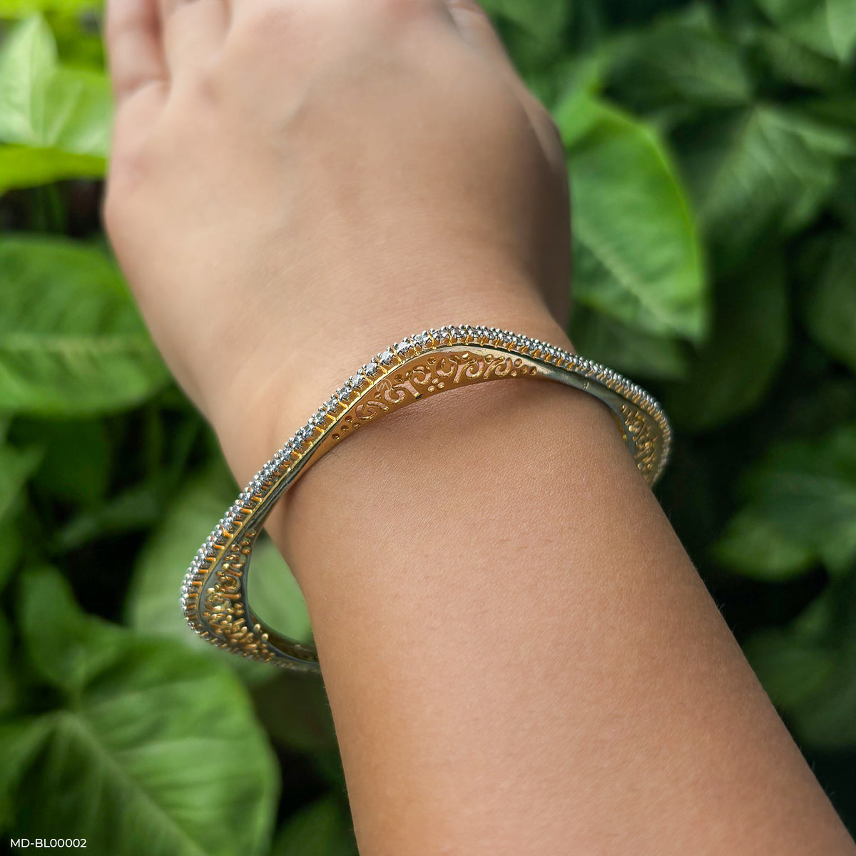 7 Cent Round Dazzle Diamond Trine Bangle