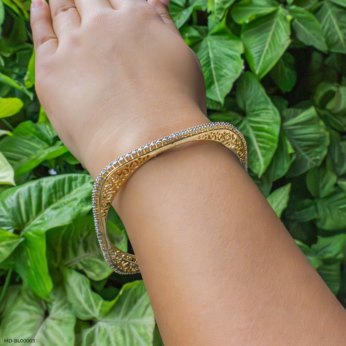 2 Cent Single Line Orthogonal Round Bangle