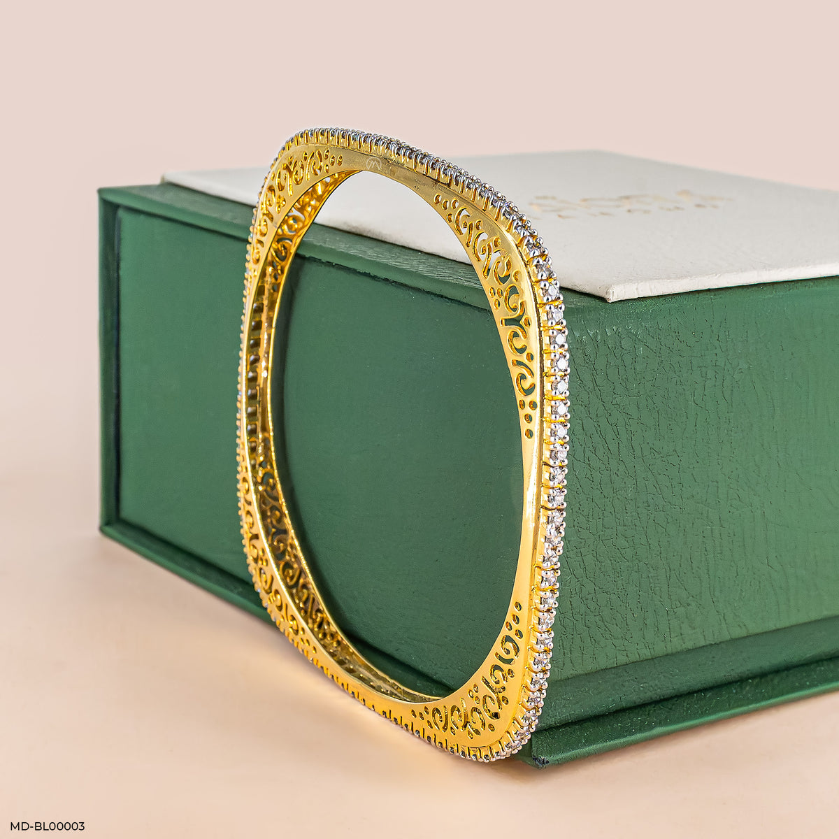 2 Cent Single Line Orthogonal Round Bangle