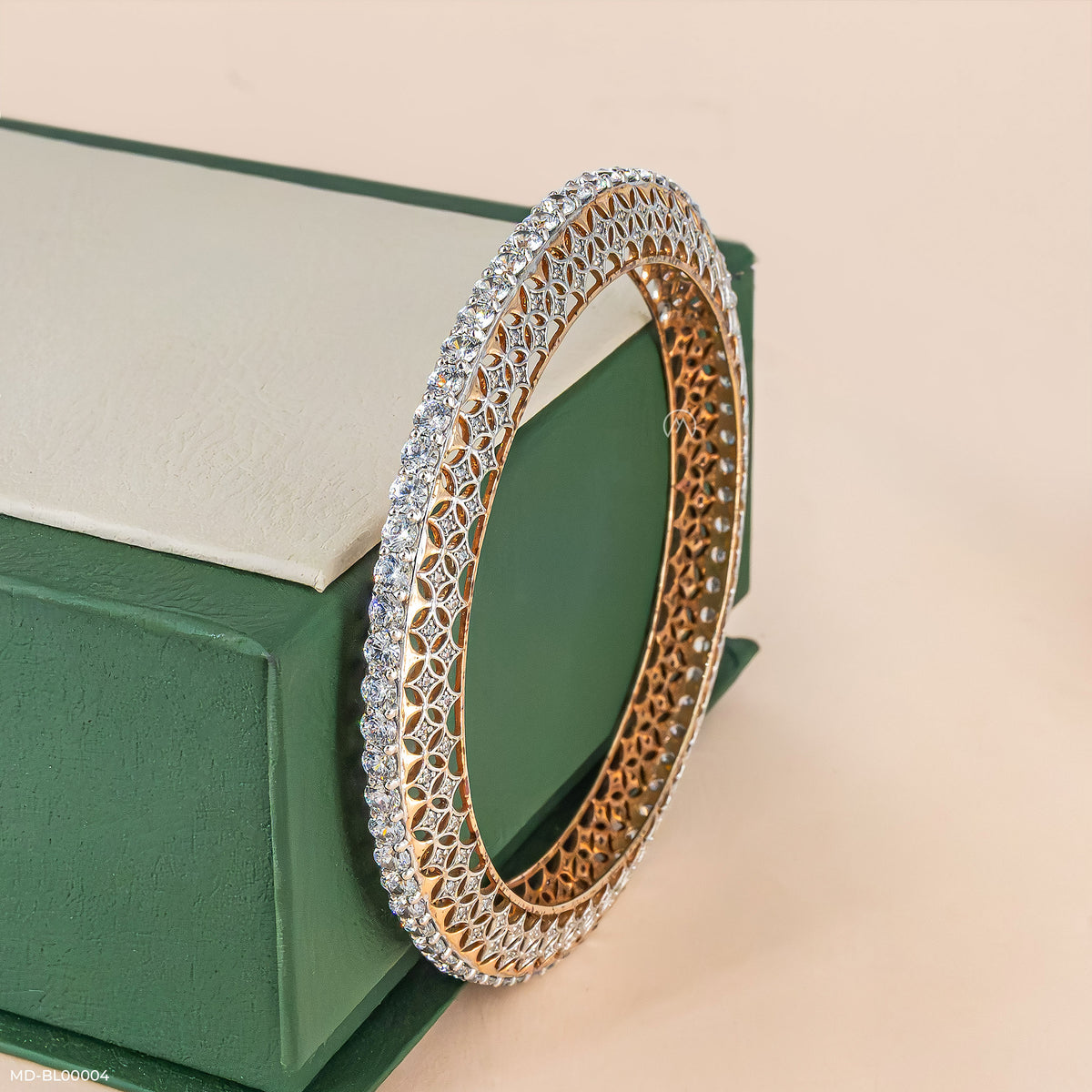 15 Cent Solitaire Single Line Spark Bangle