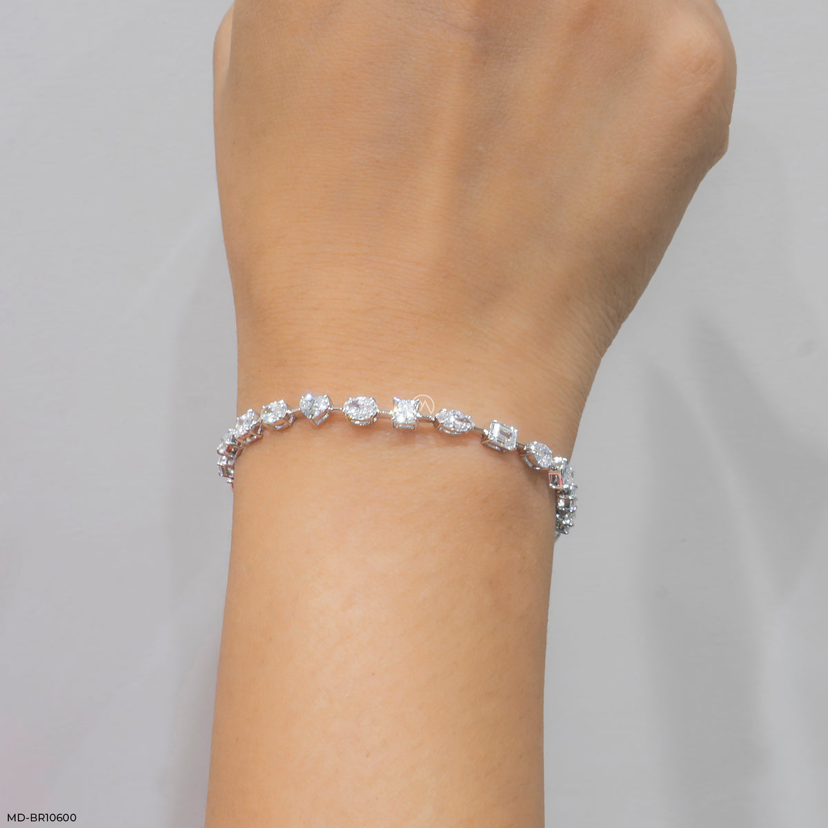 Shape of Sparkle Diamond Bracelets