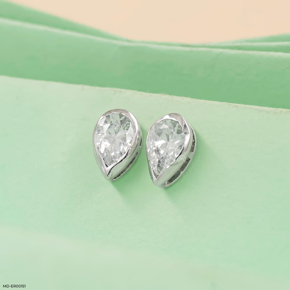 1 Carat Crystal Drop Earrings