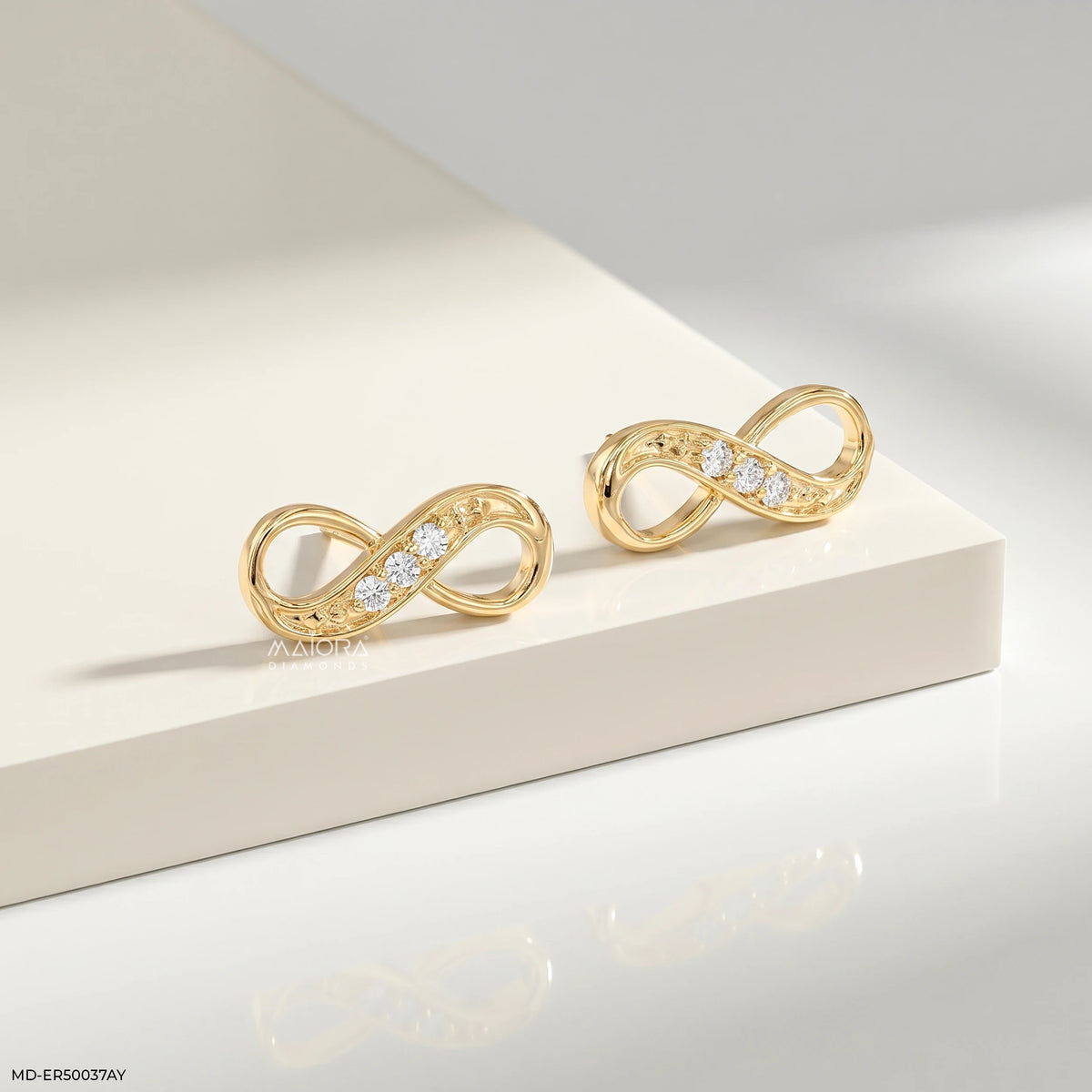 Eight Curved Diamond Studs Earrings