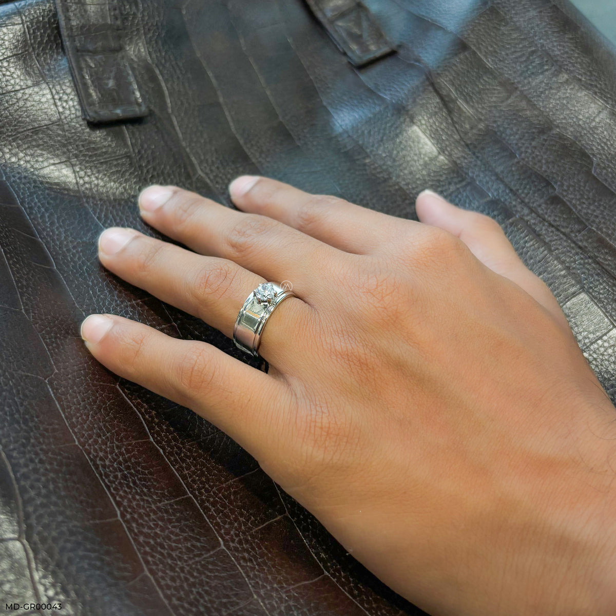 Solitaire Noir Men's Ring