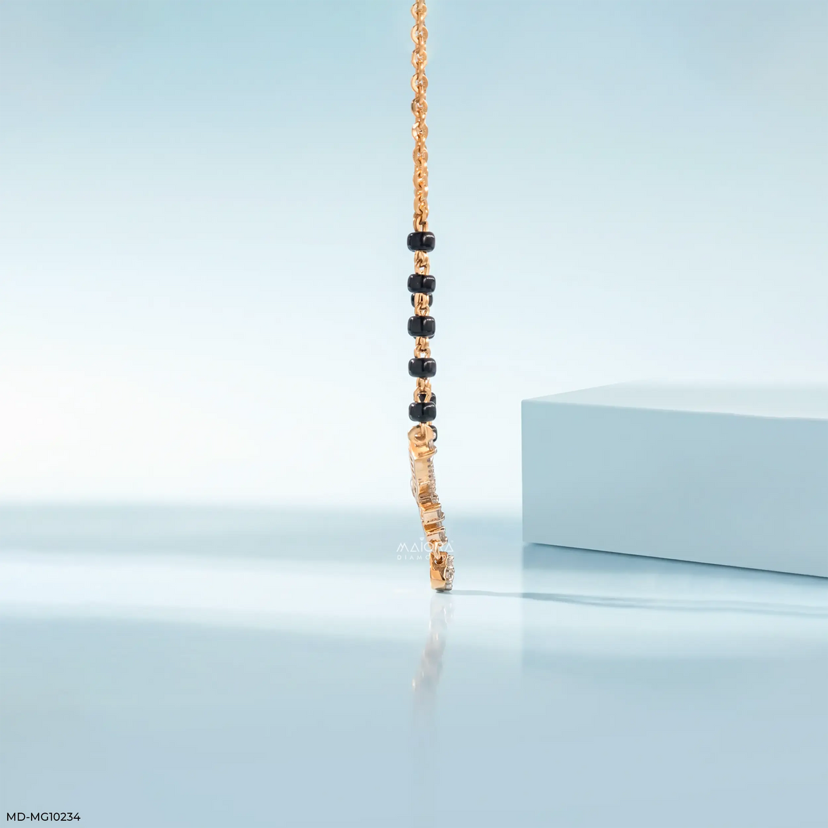 Shiny Liner Diamond Mangalsutra