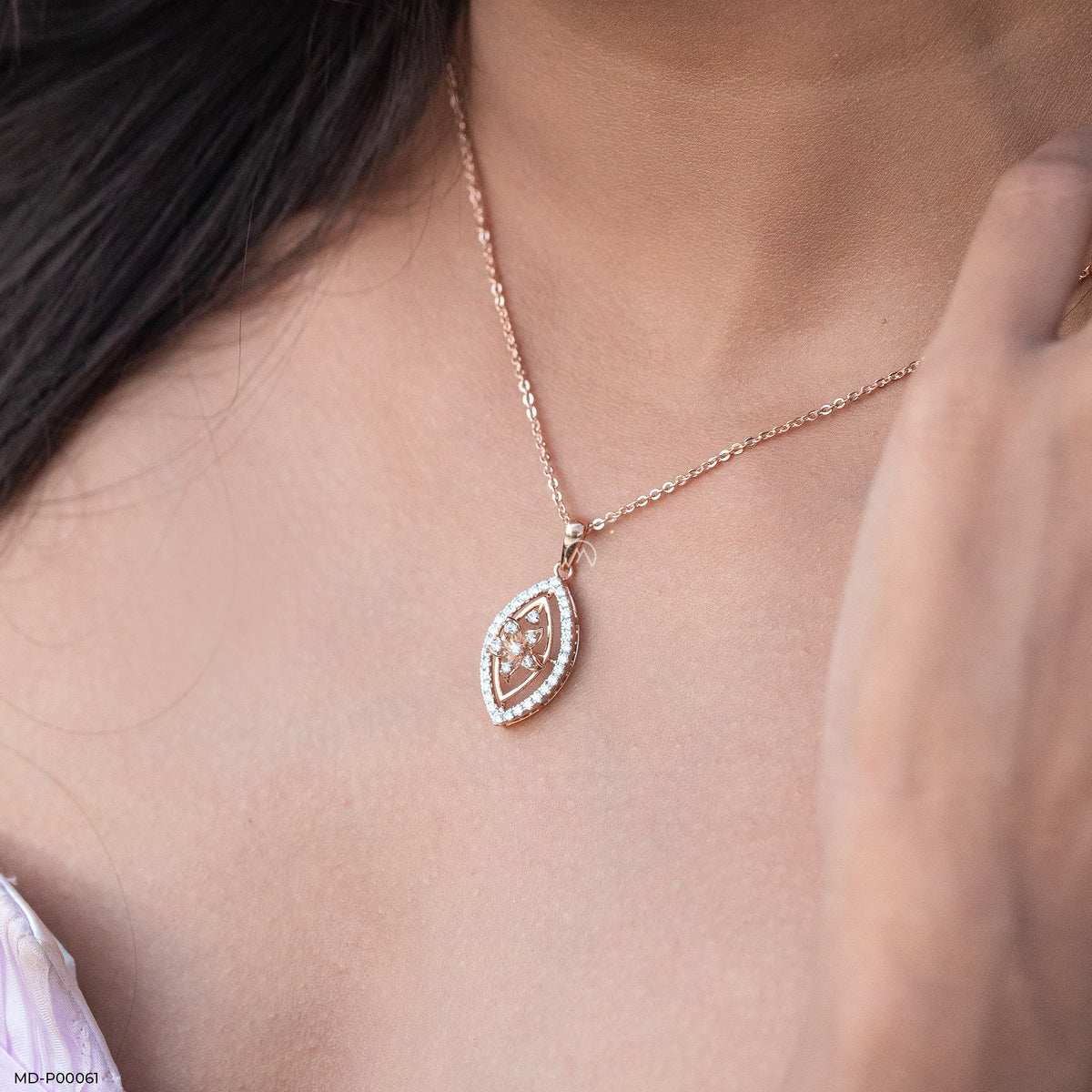 0.50 Carat Navette Glow pendant