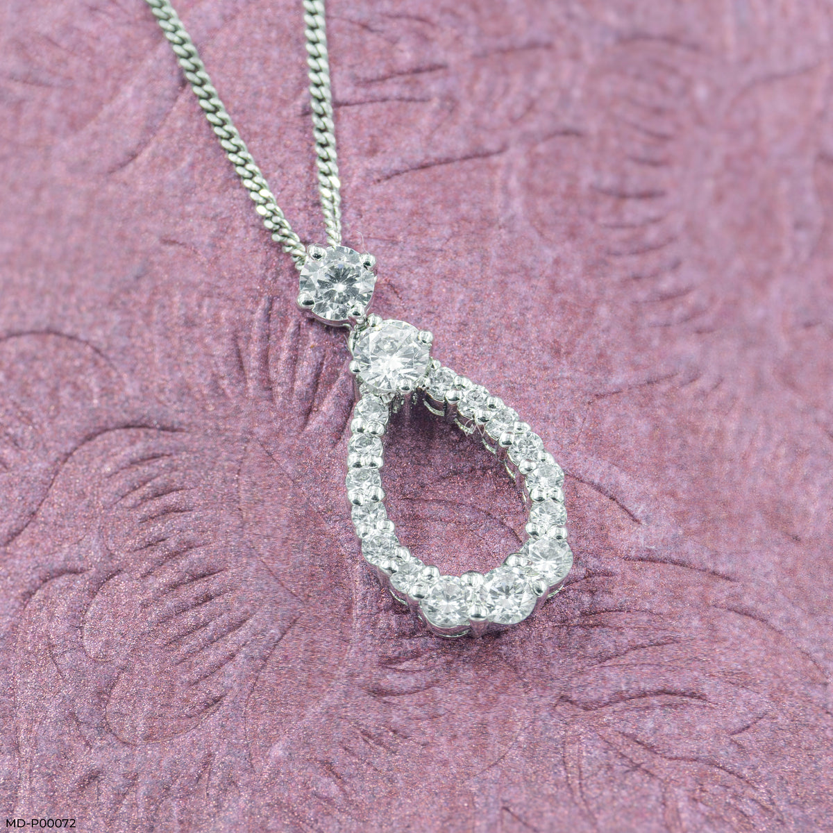 1 Carat Pearluxe Curve pendants