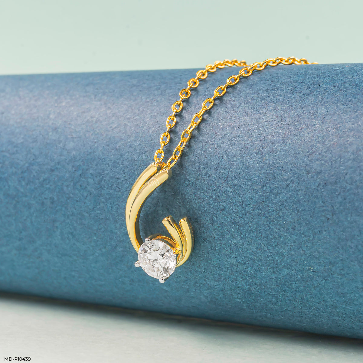 0.75 Carat Round Solitaire Elara Pendant
