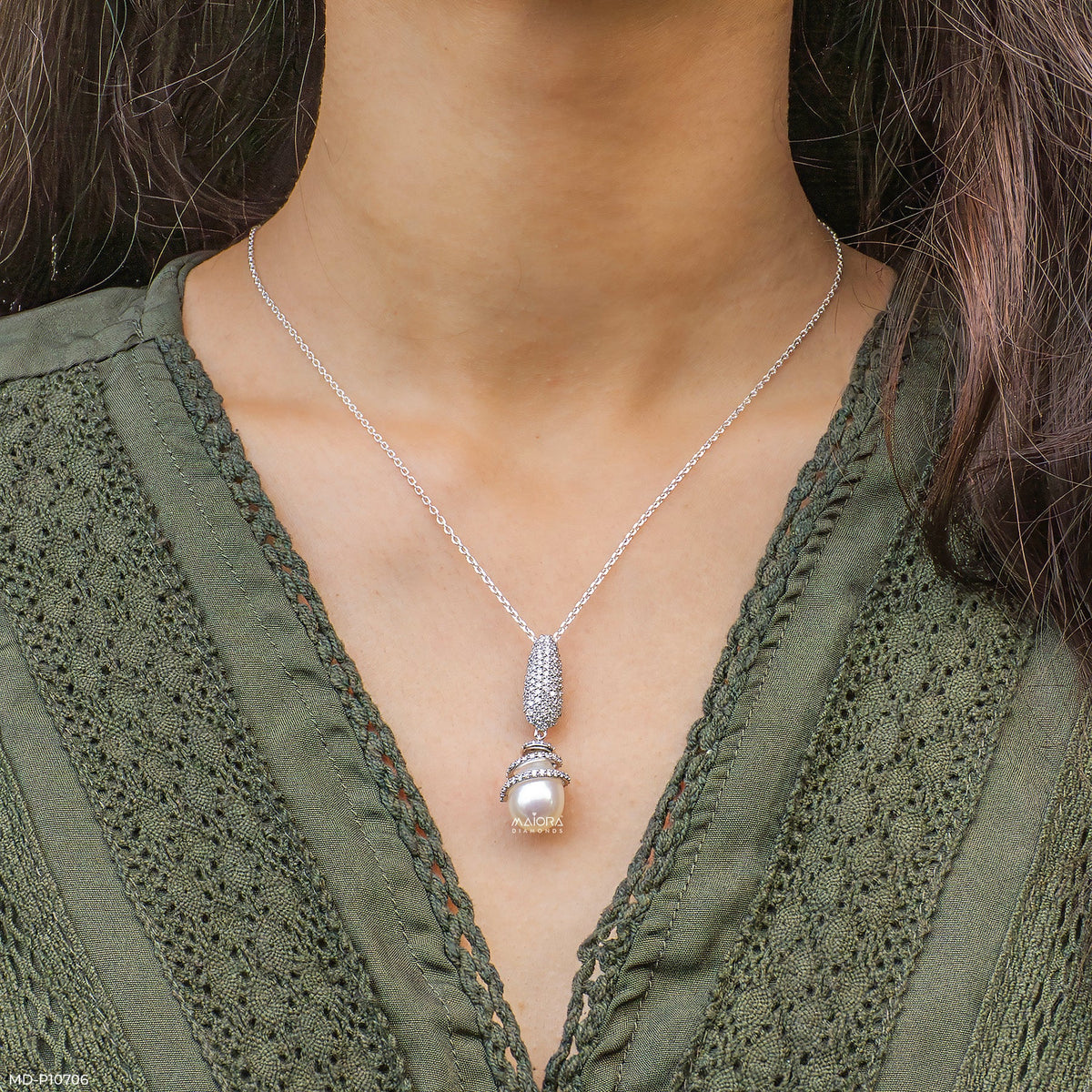 Elegant Spiral Diamond Pendant