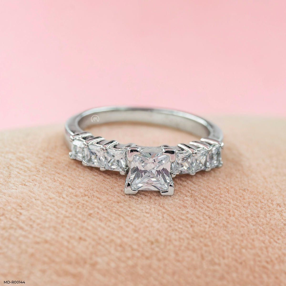 1 Carat Squarebea Diamond Ring