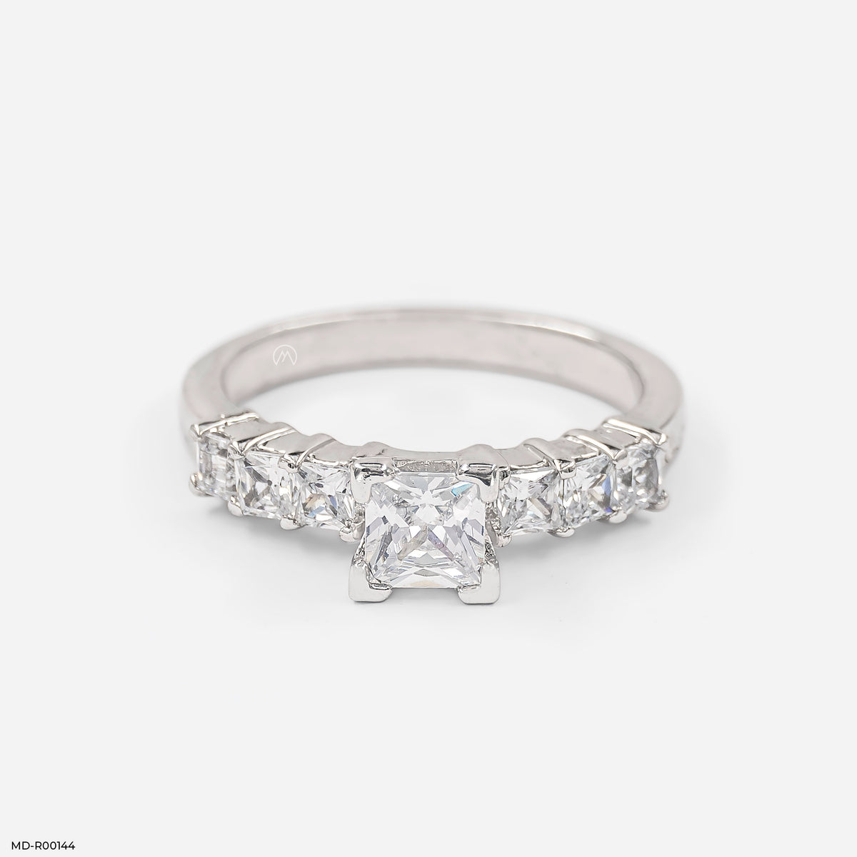 1 Carat Squarebea Diamond Ring