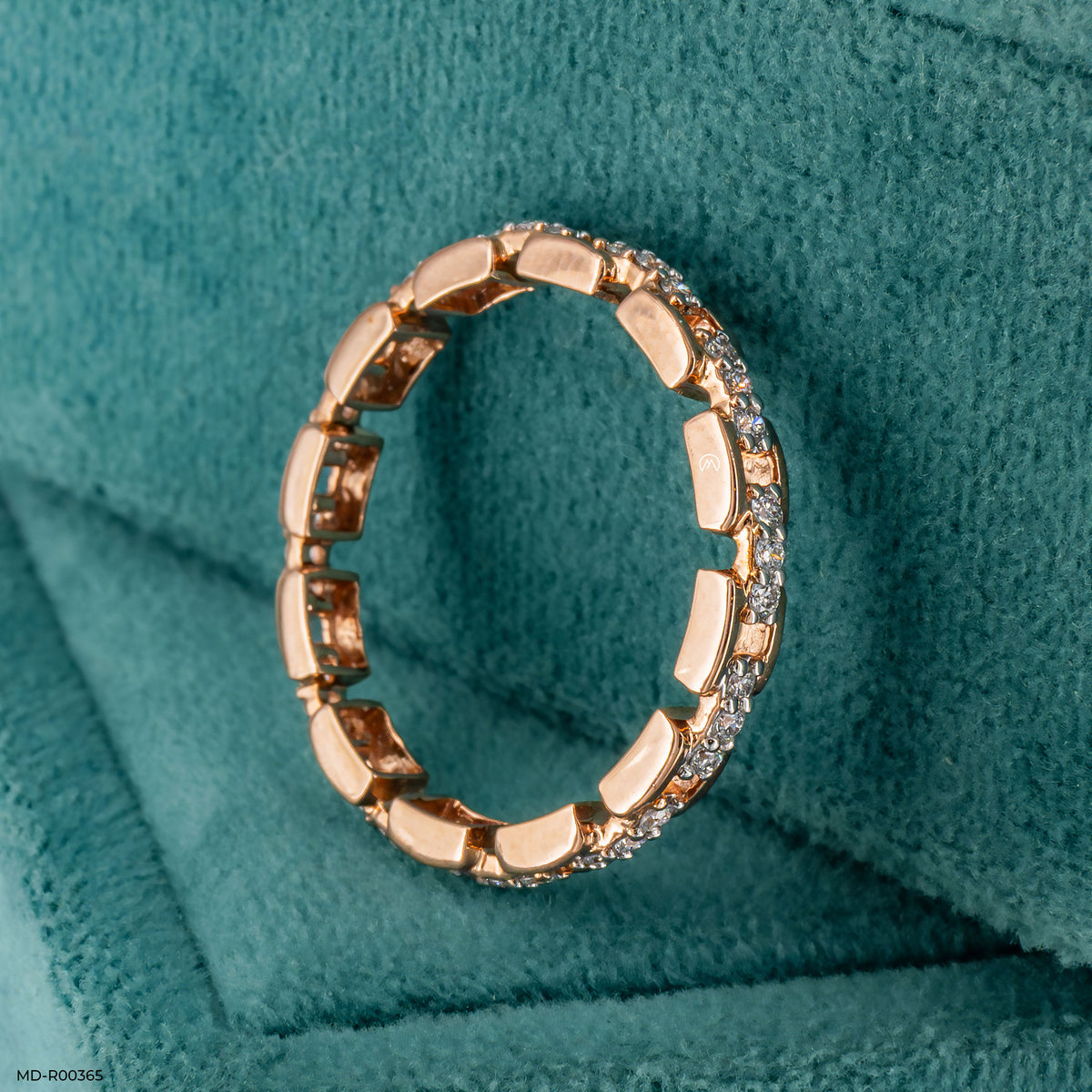 Linked Diamond Rings