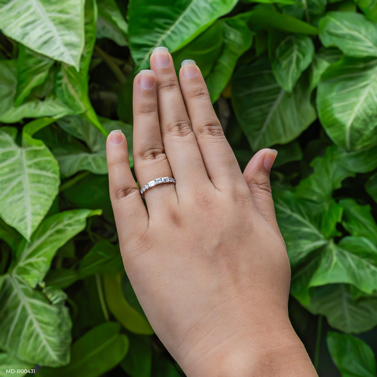Swirling Lines Diamond Rings