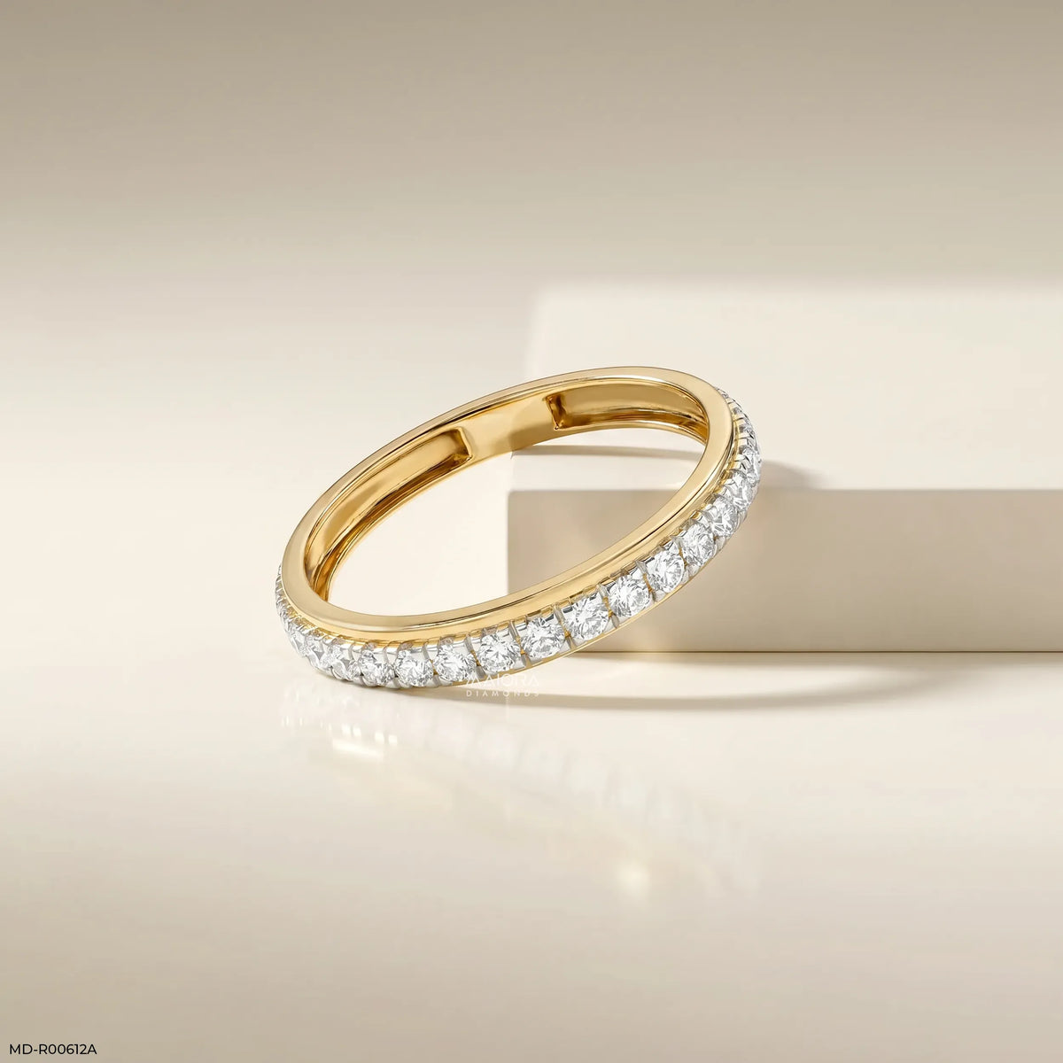 Classic Shine Round Diamond Band Ring