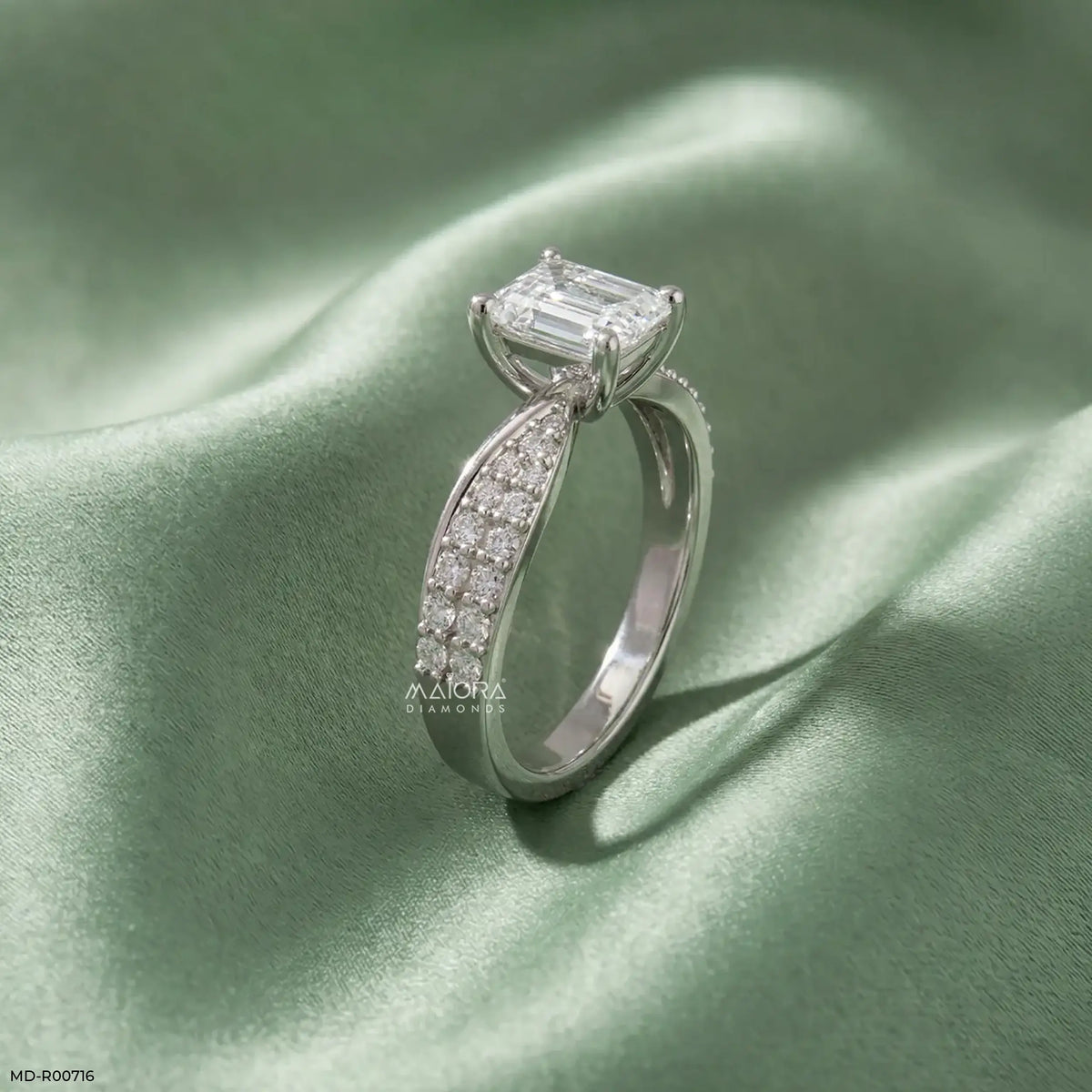 Exquisite Emerald Solitaire Diamond Ring