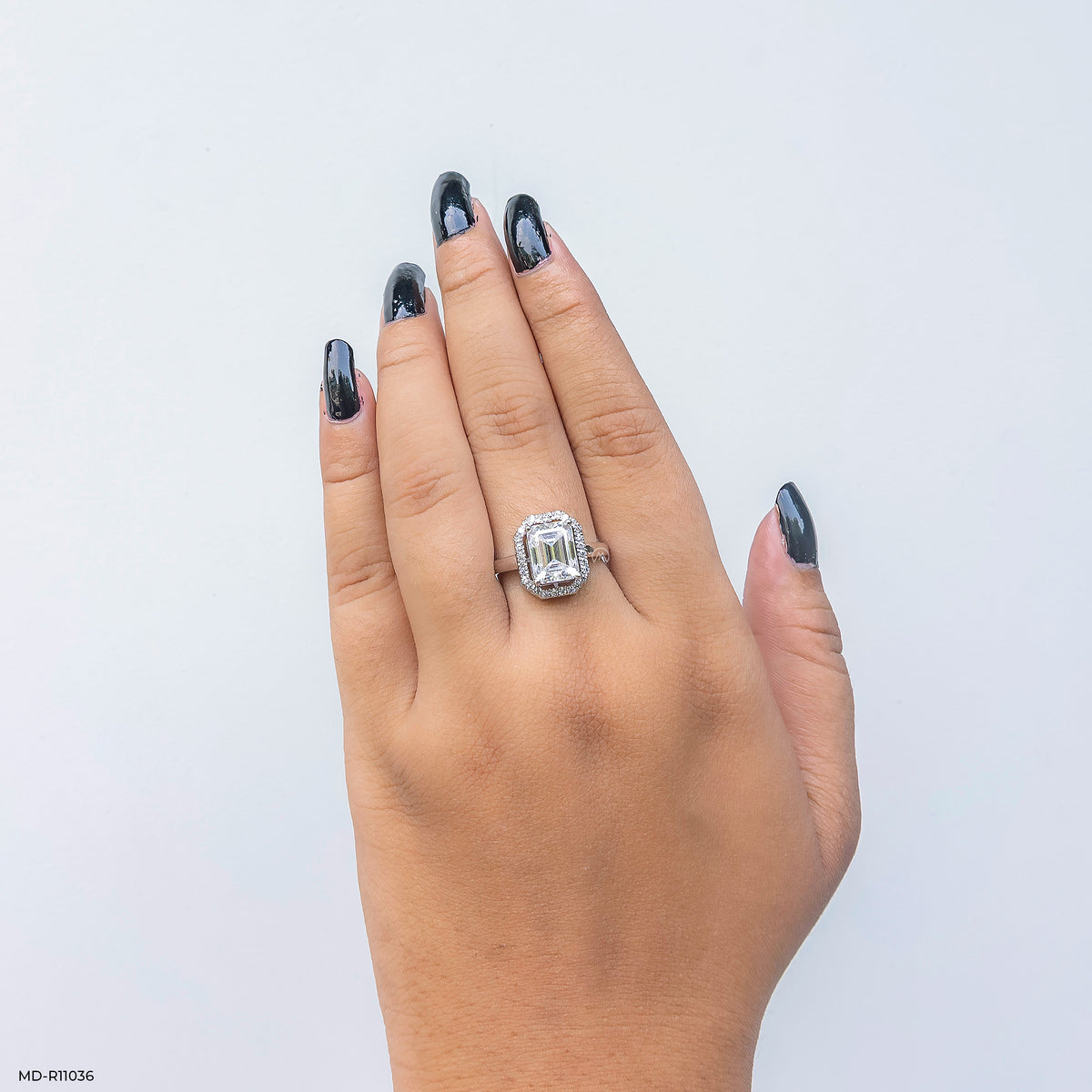 The Majestic Emerald Ring