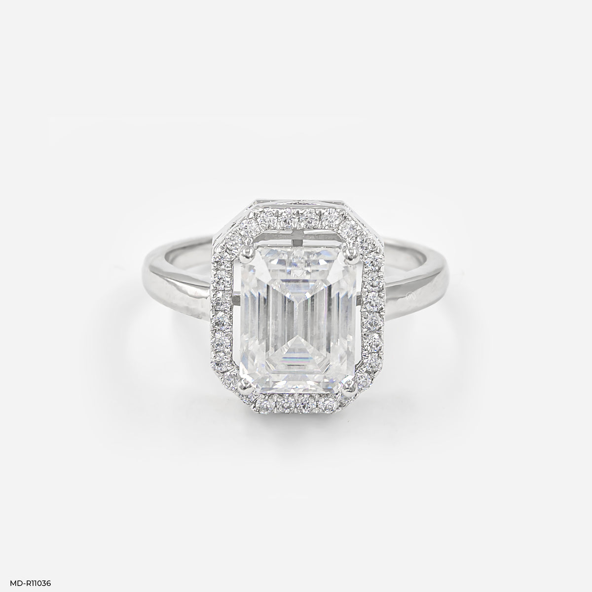 The Majestic Emerald Ring