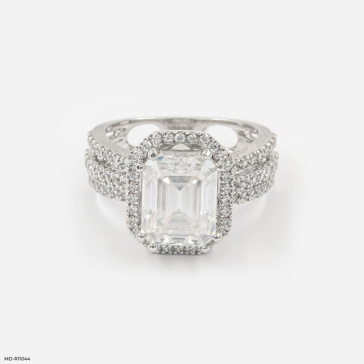 The Glacial Majesty Ring