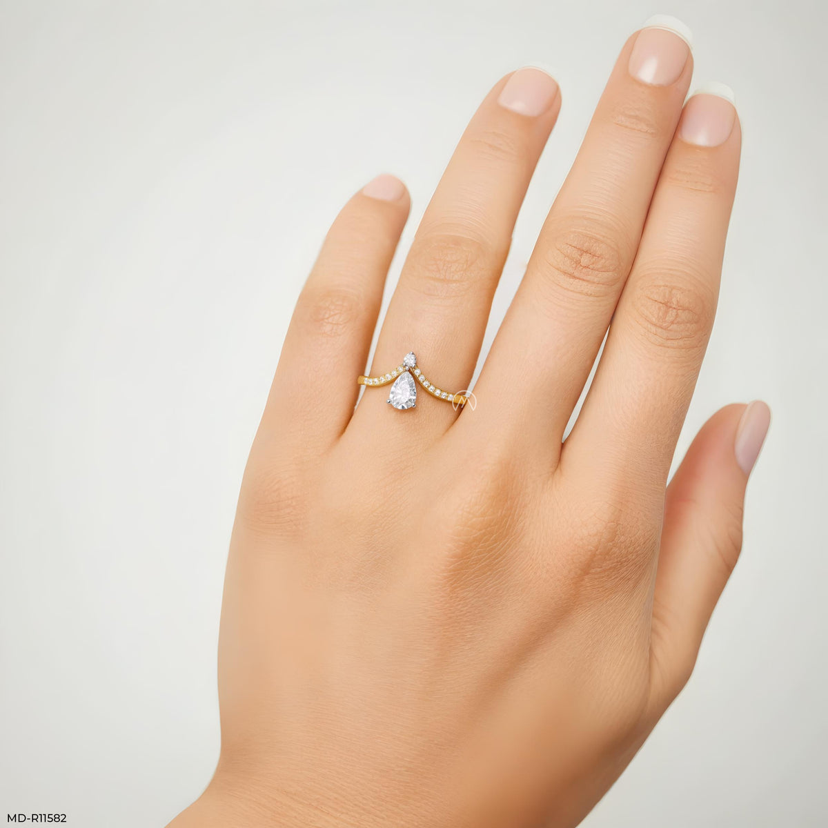 Tundra Solitaire Crown Vanki Diamond Ring
