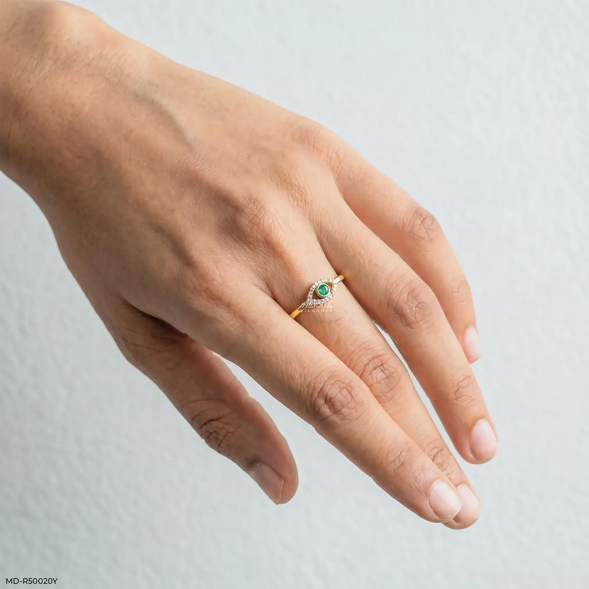 Eye Round Emerald Diamond Ring