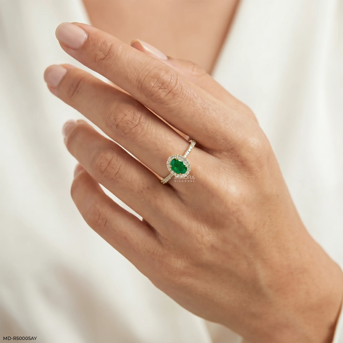 Nature Beauty Oval Emerald Diamond Ring