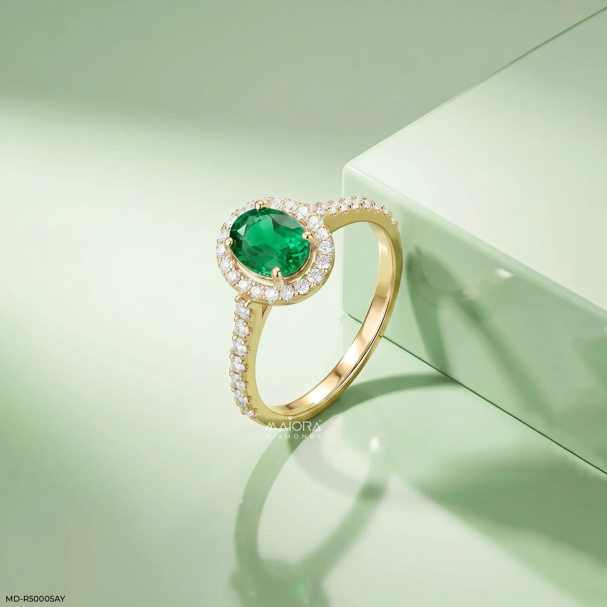 Nature Beauty Oval Emerald Diamond Ring