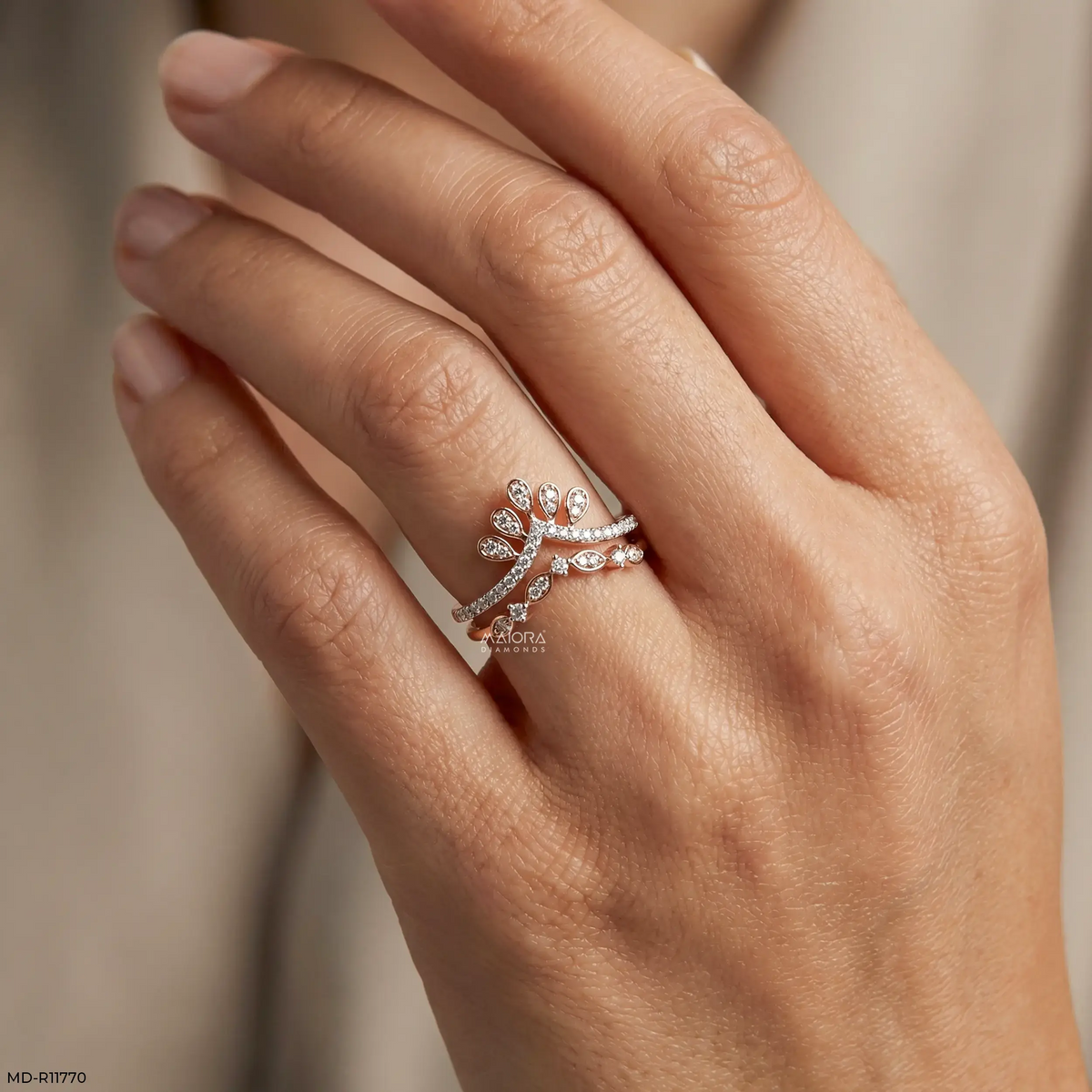 Velora Shine Curve Vanki Diamond Ring